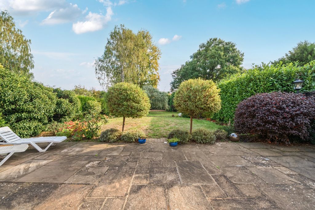 Property photo 2 of 27