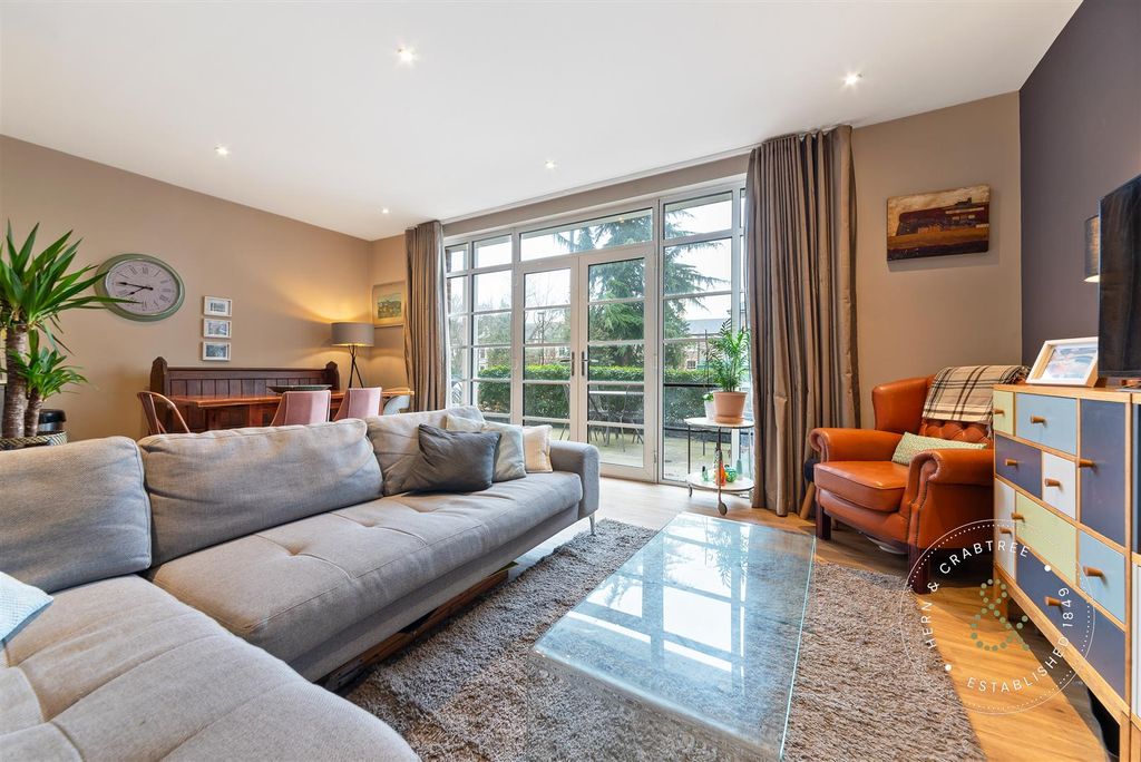 Property photo 3 of 24 St-Winefrides-Appt1-09.Jpg