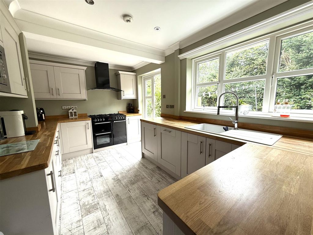 Property photo 3 of 21 30 Fh Kit 2.Jpeg