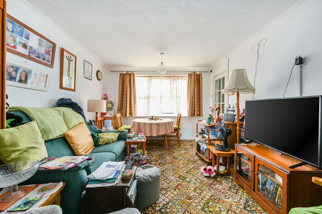 Property photo 2 of 11