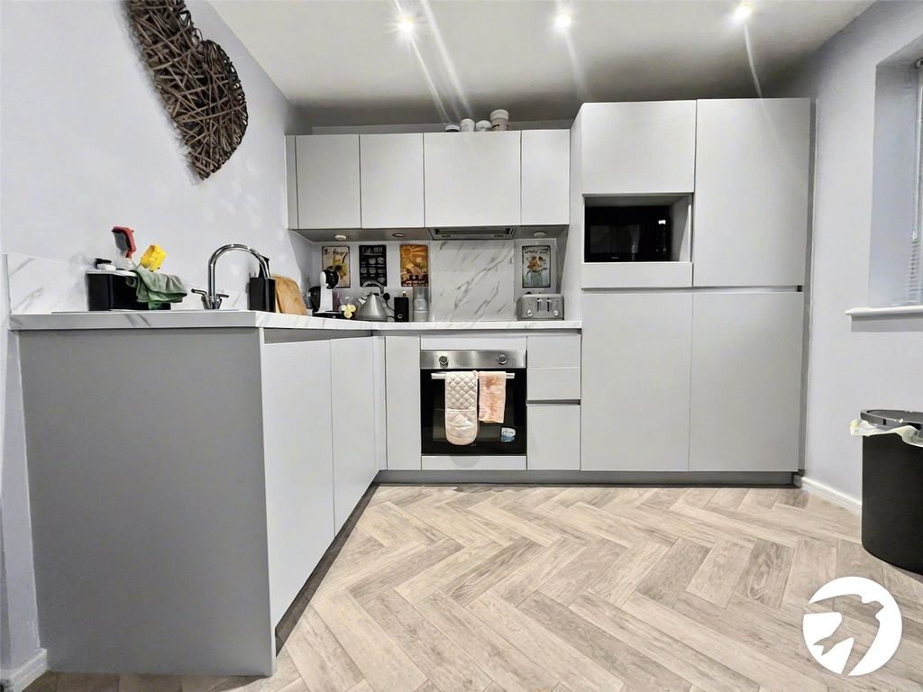 Property photo 2 of 10 Kitchen