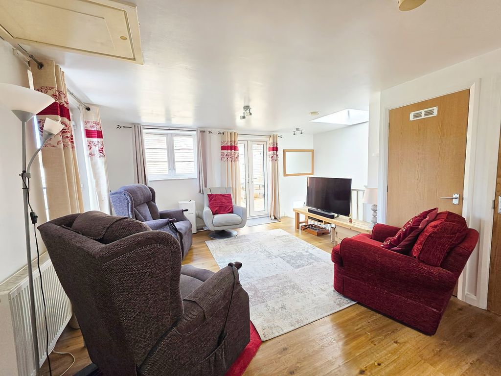 Property photo 3 of 12