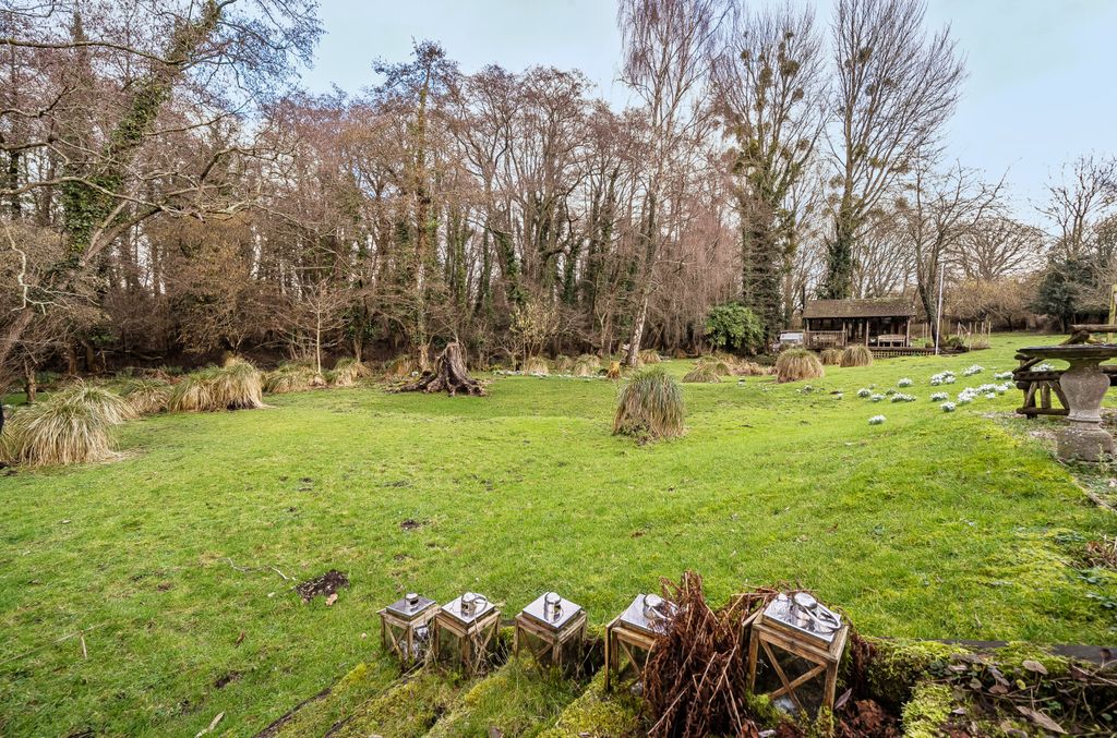 Property photo 2 of 28