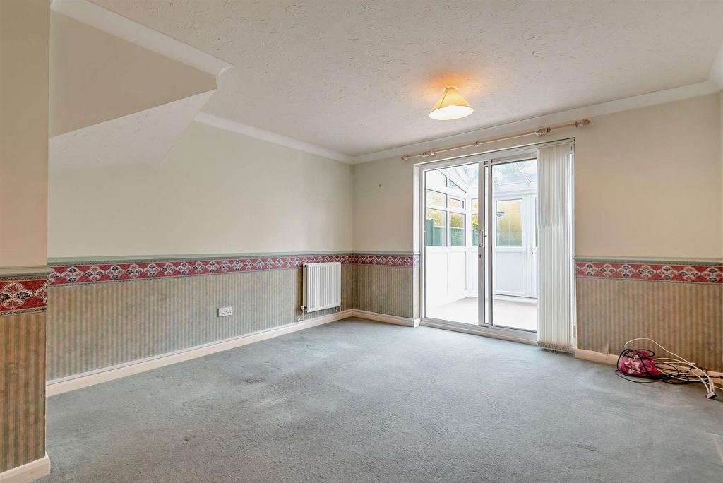 Property photo 2 of 11 8691940-Interior04-800.Jpg