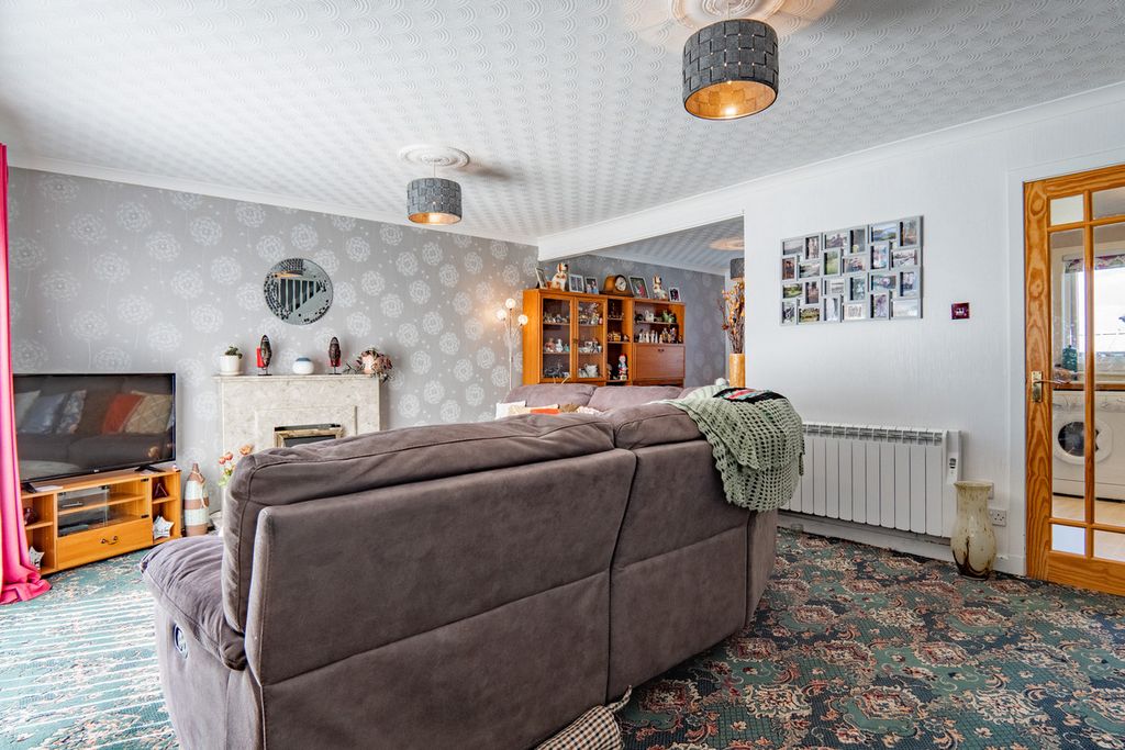 Property photo 3 of 33