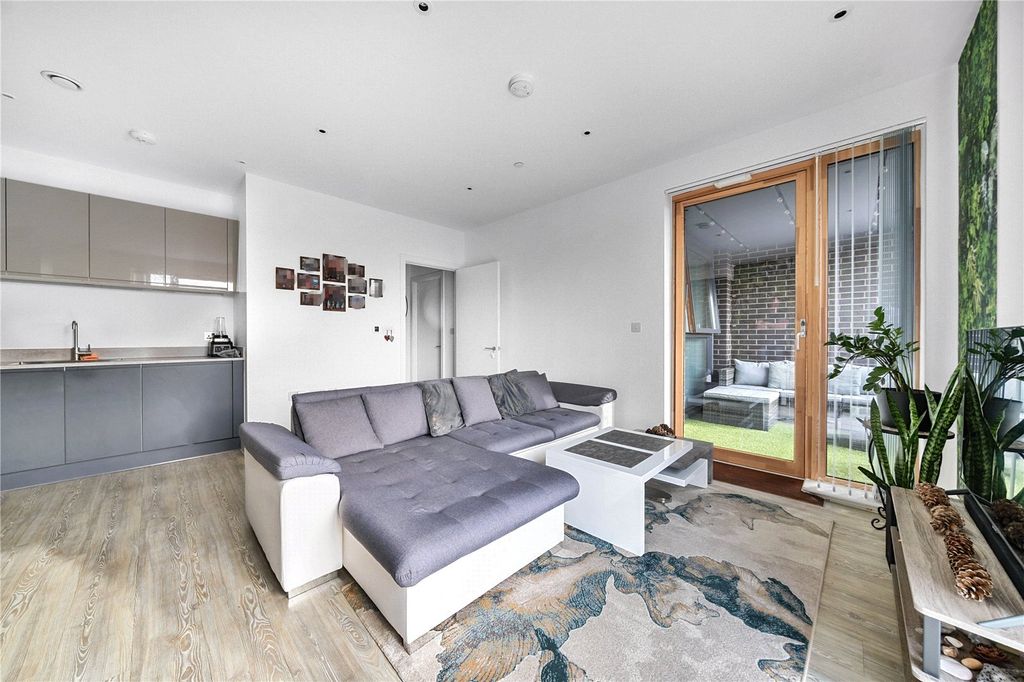 Property photo 2 of 18 Reception