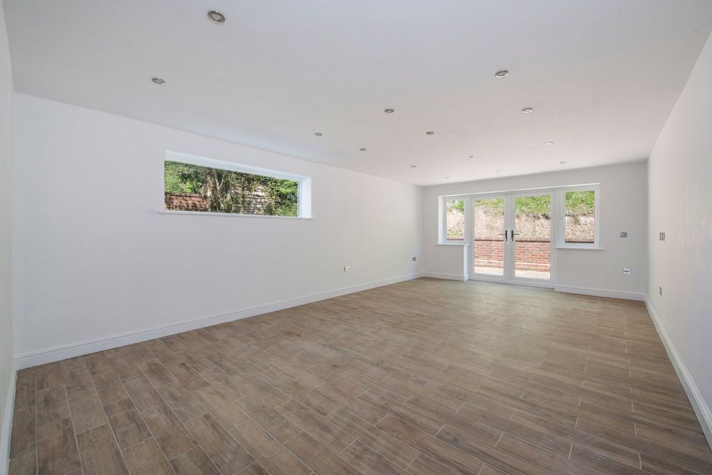 Property photo 3 of 12 Picture No. 21