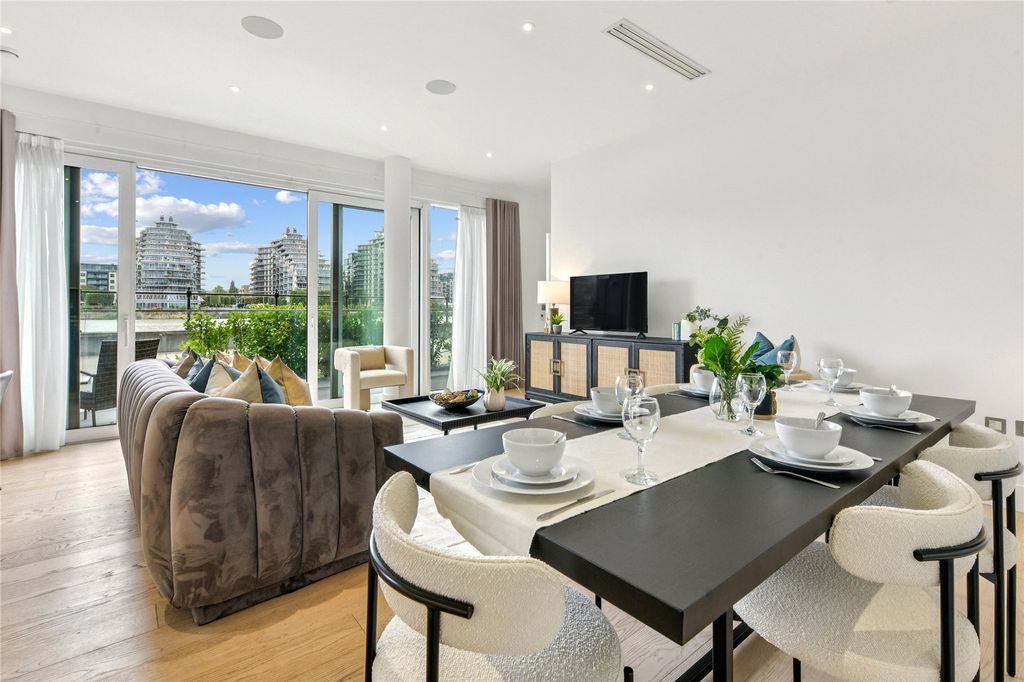 Property photo 3 of 15 Riverwalk Apartments