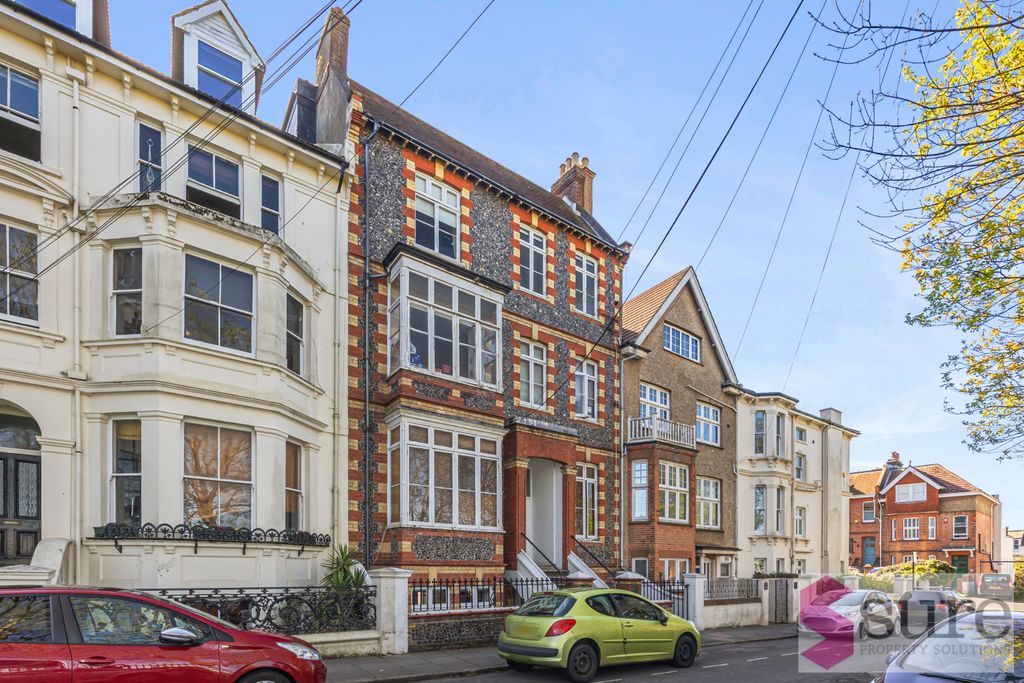 Property photo 1 of 14 Walpole Terrace-024