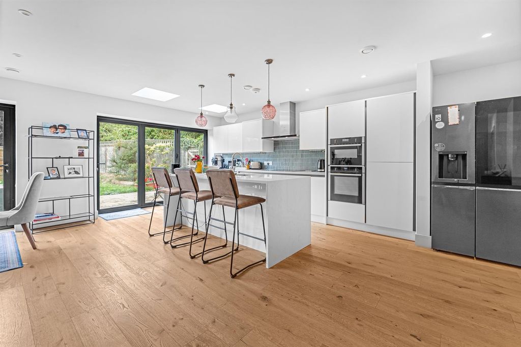 Property photo 2 of 15 17A Hensington Close-1.Jpg