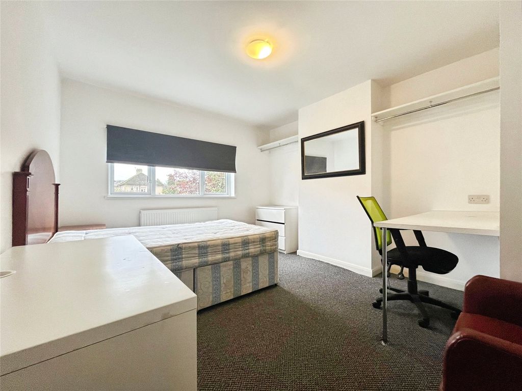 Property photo 1 of 6 Room