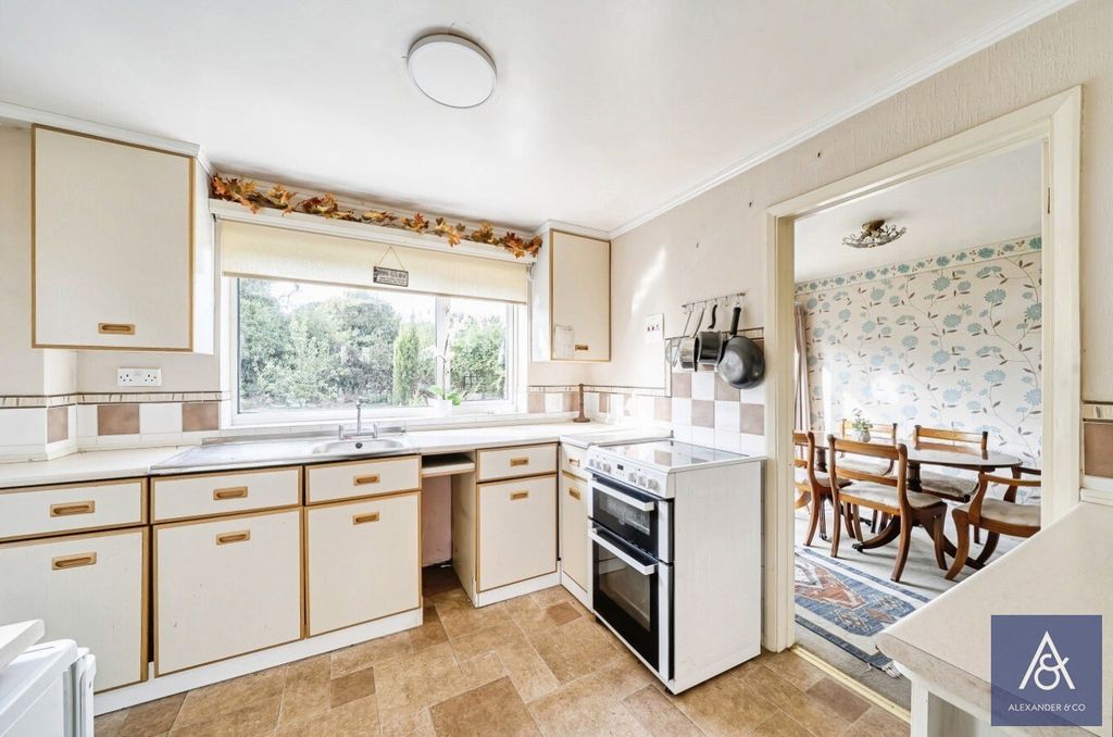 Property photo 3 of 21 Kitchen