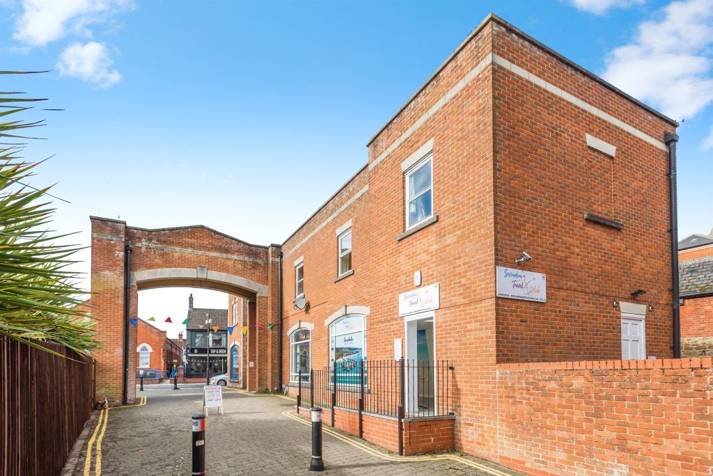 Property photo 1 of 12