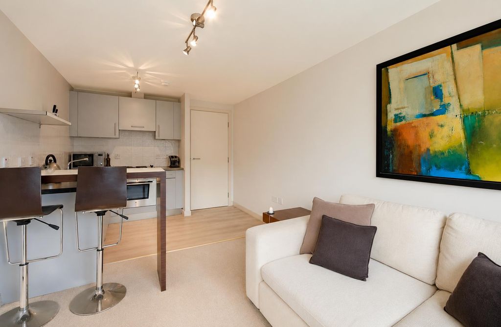 Property photo 1 of 4 1 New Bond Street 1.Png
