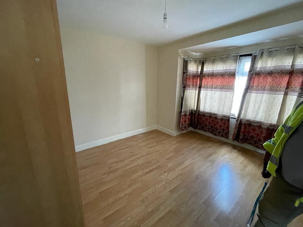 Property photo 3 of 5 Gallery