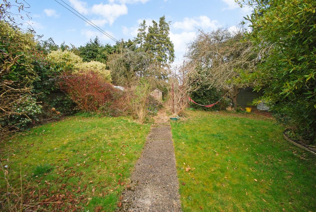Property photo 2 of 11 Garden