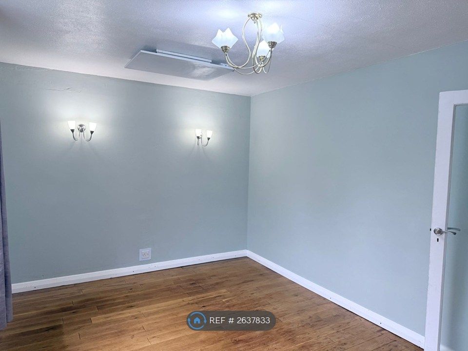 Property photo 2 of 11 Living Room