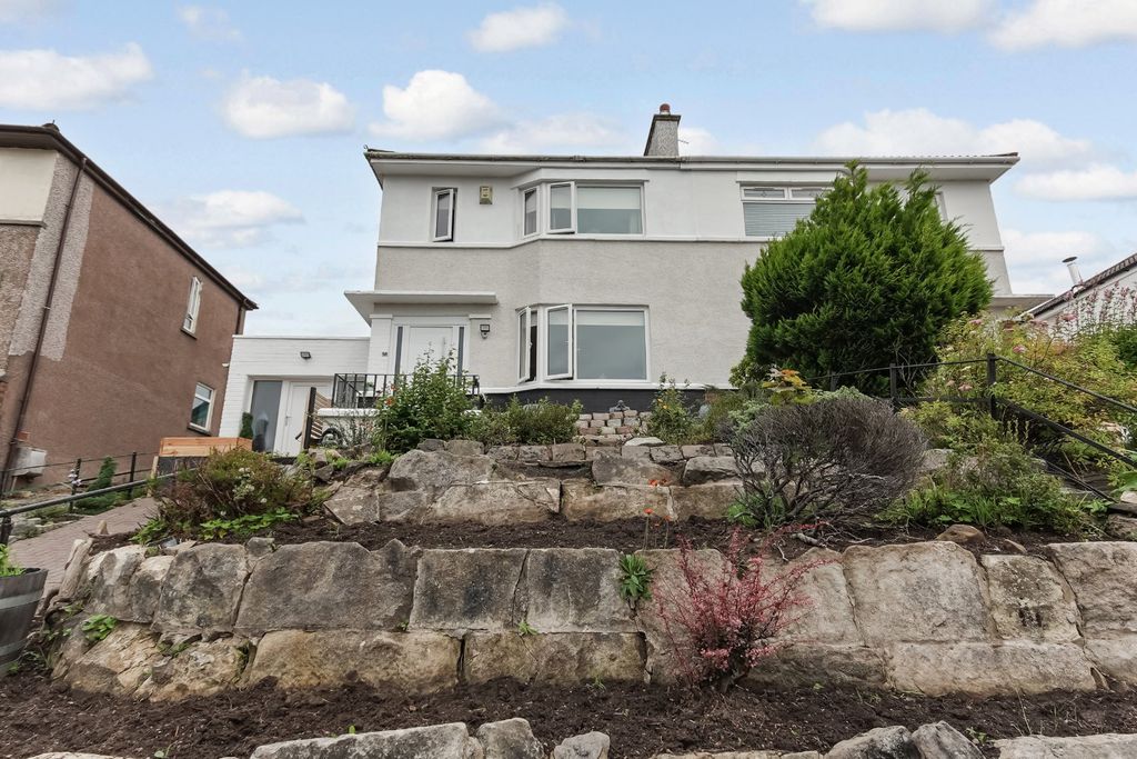 Property photo 1 of 16 External
