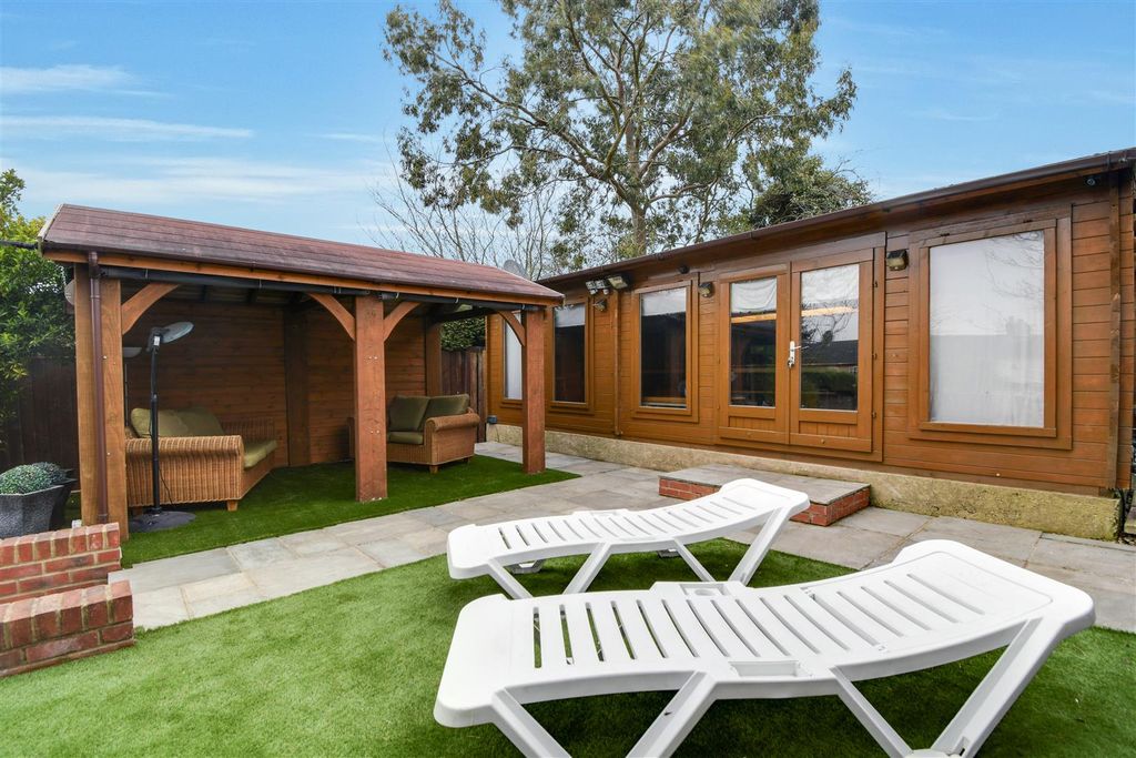 Property photo 3 of 31 Cabana And Cabin