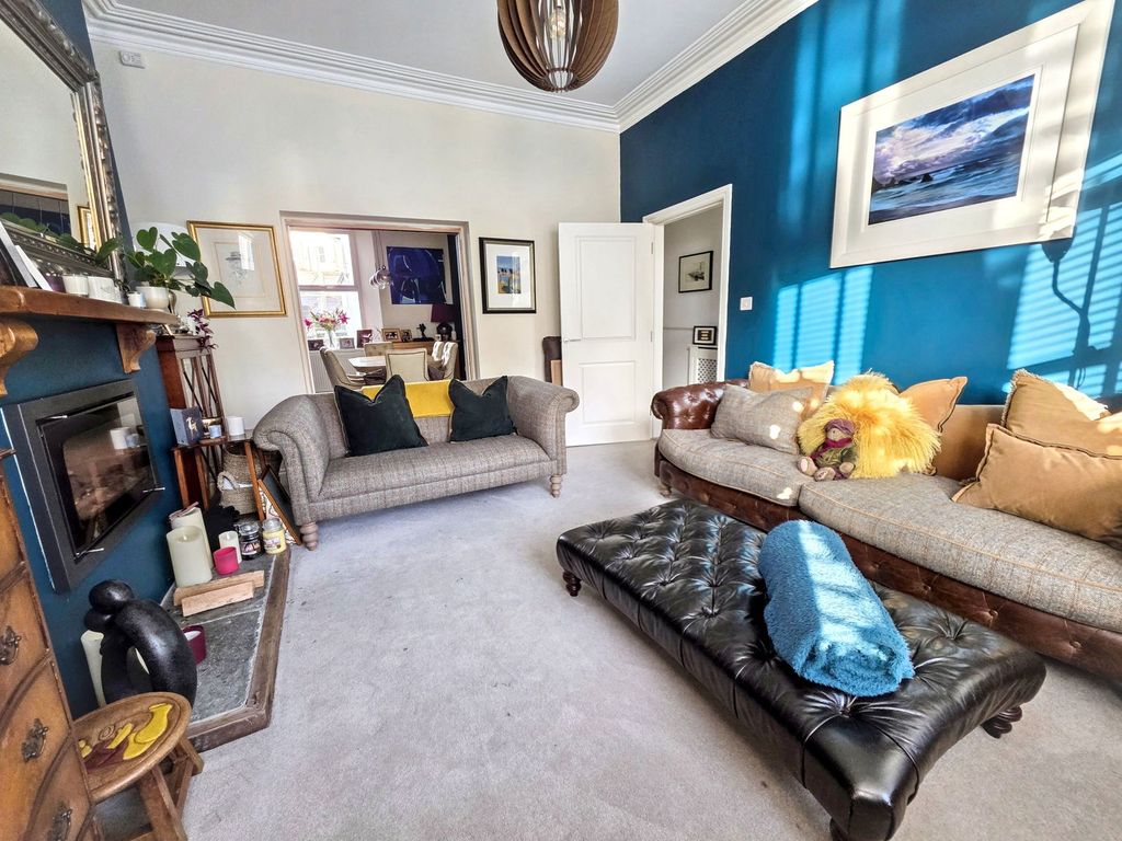 Property photo 3 of 31