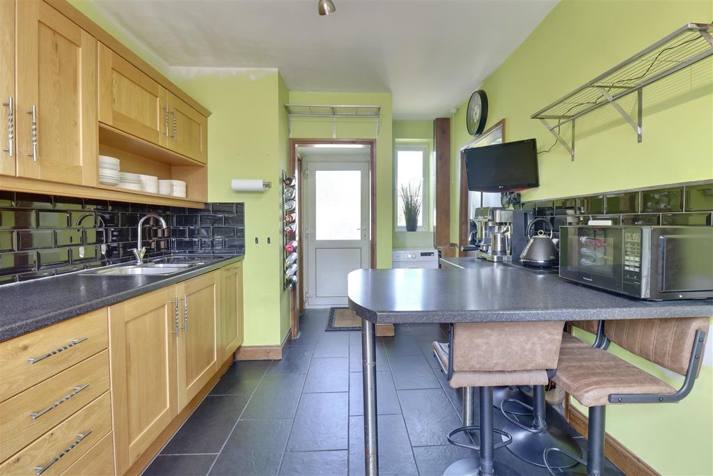 Property photo 1 of 16 B121A8Fa-A2F6-41C3-B6C8-3D13235Feff7_1_201_A.Jpeg