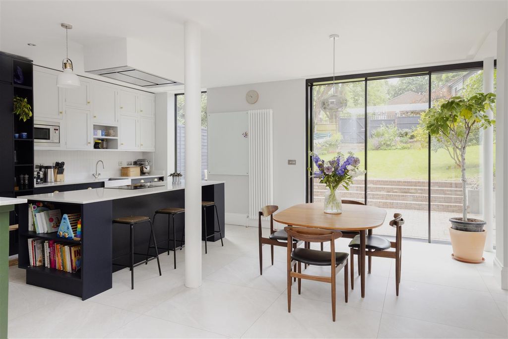 Property photo 3 of 18 Longton Avenue-03.Jpg