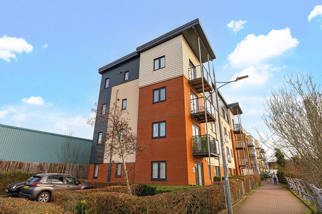 Property photo 1 of 18