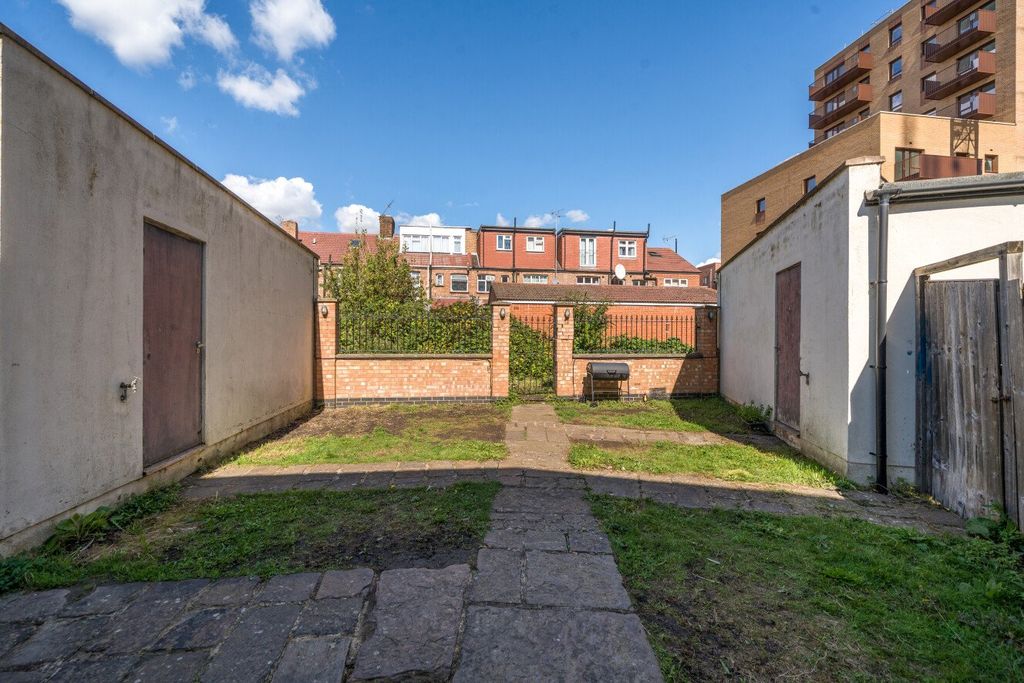 Property photo 2 of 13 Picture No. 18