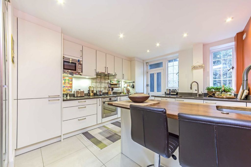 Property photo 3 of 8