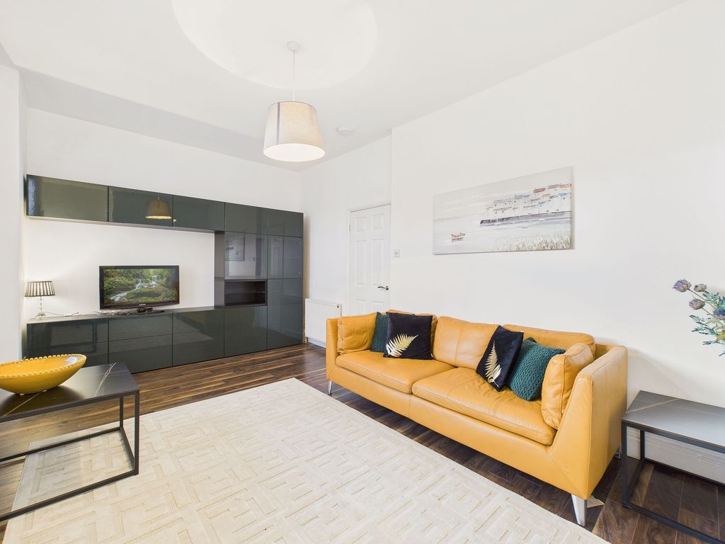 Property photo 1 of 11 Lounge