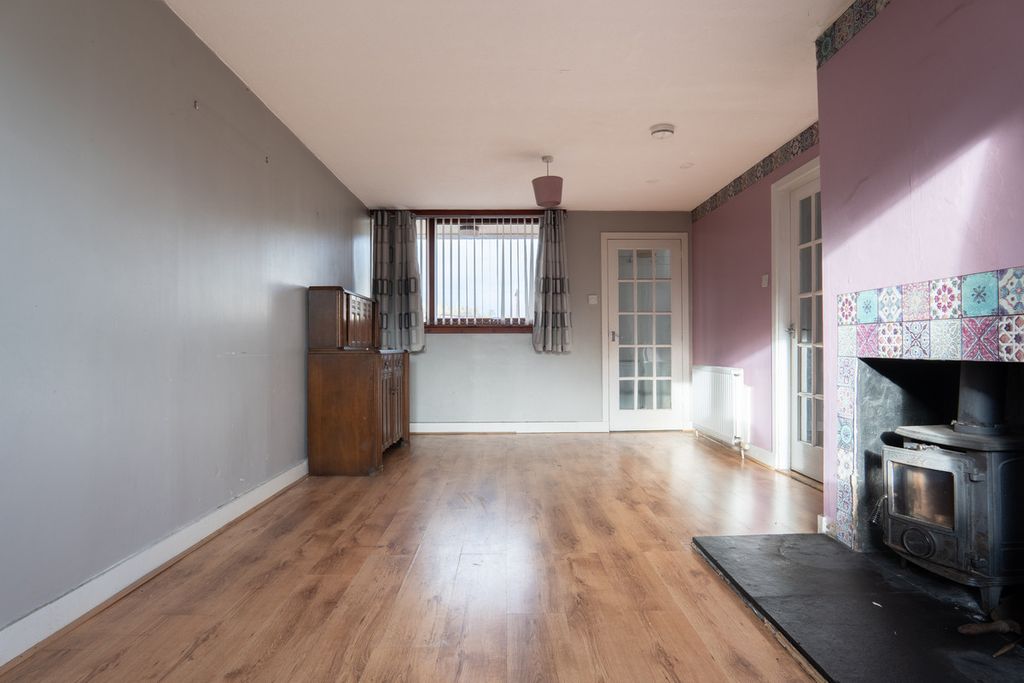 Property photo 2 of 25