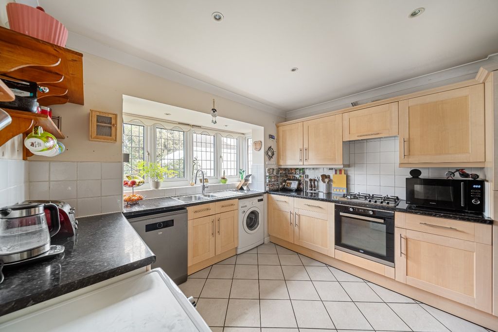Property photo 2 of 15 3945834