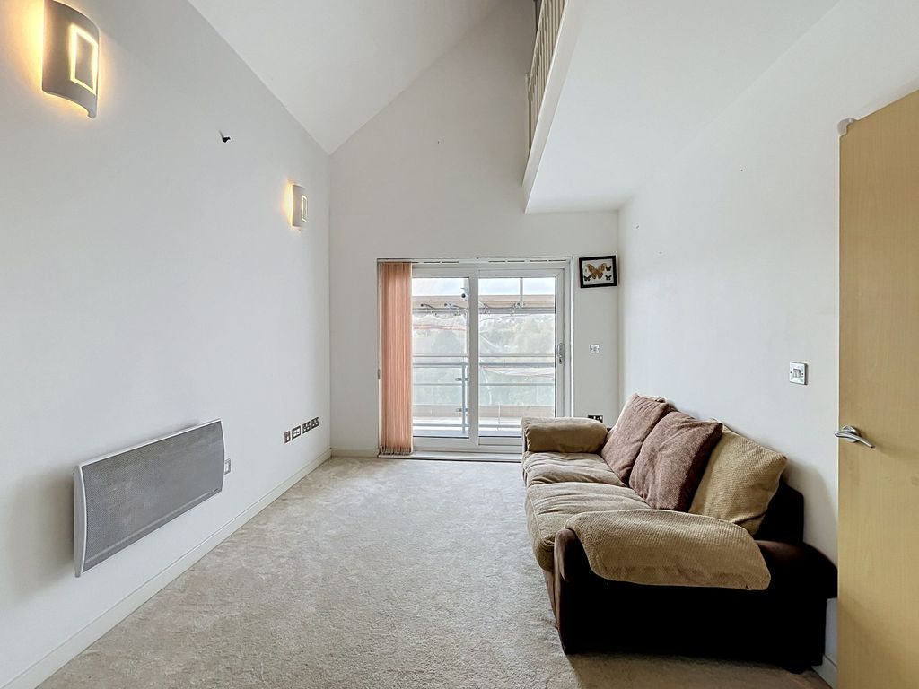 Property photo 2 of 11 Lounge