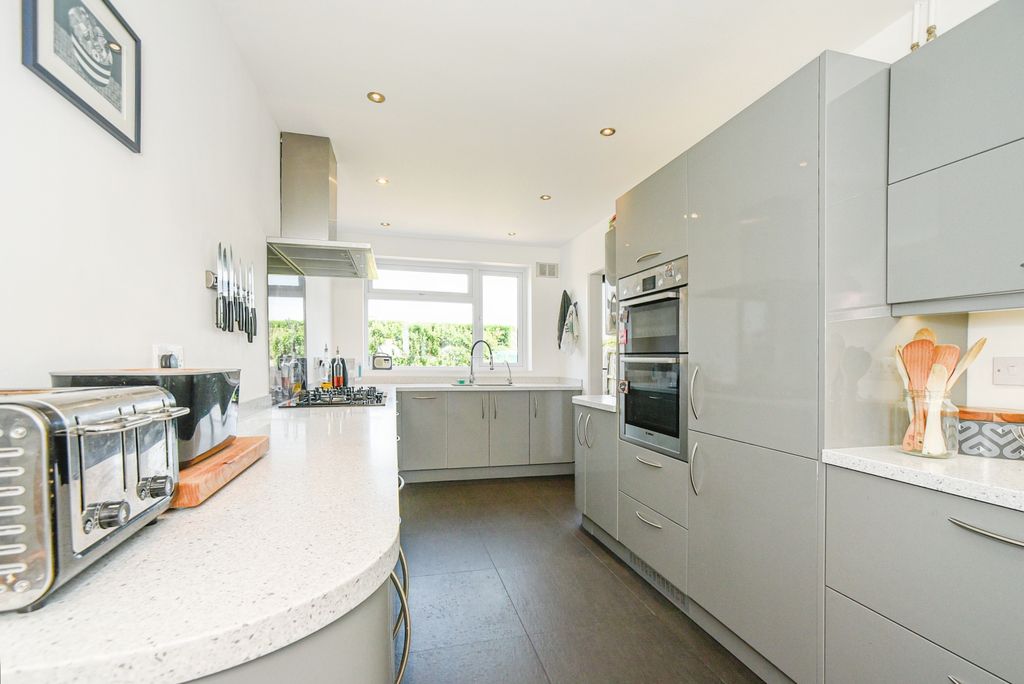 Property photo 3 of 22