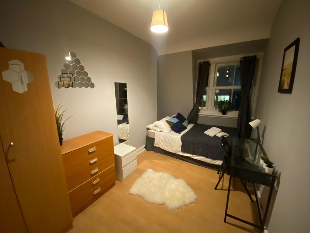 Property photo 1 of 11 Room 4- £780 Available 02/12/2025