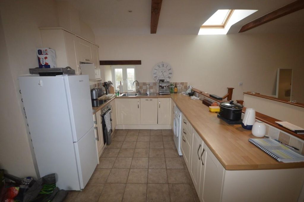 Property photo 3 of 13 Dsc_0014 (Medium).Jpg