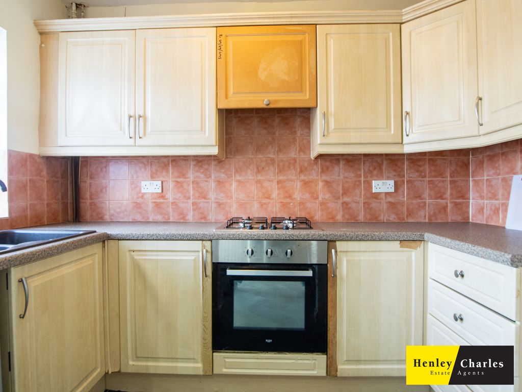 Property photo 3 of 9 Kitchen