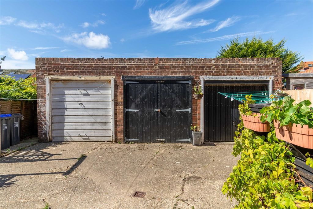 Property photo 2 of 14 Southview-05.Jpg