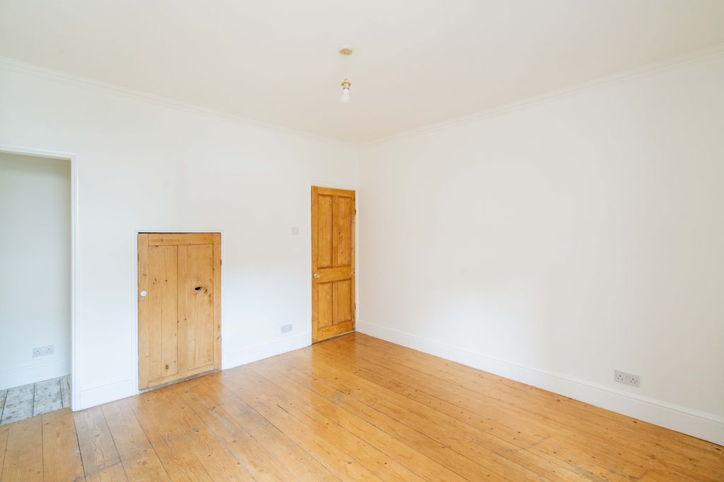 Property photo 3 of 16 Photo 5
