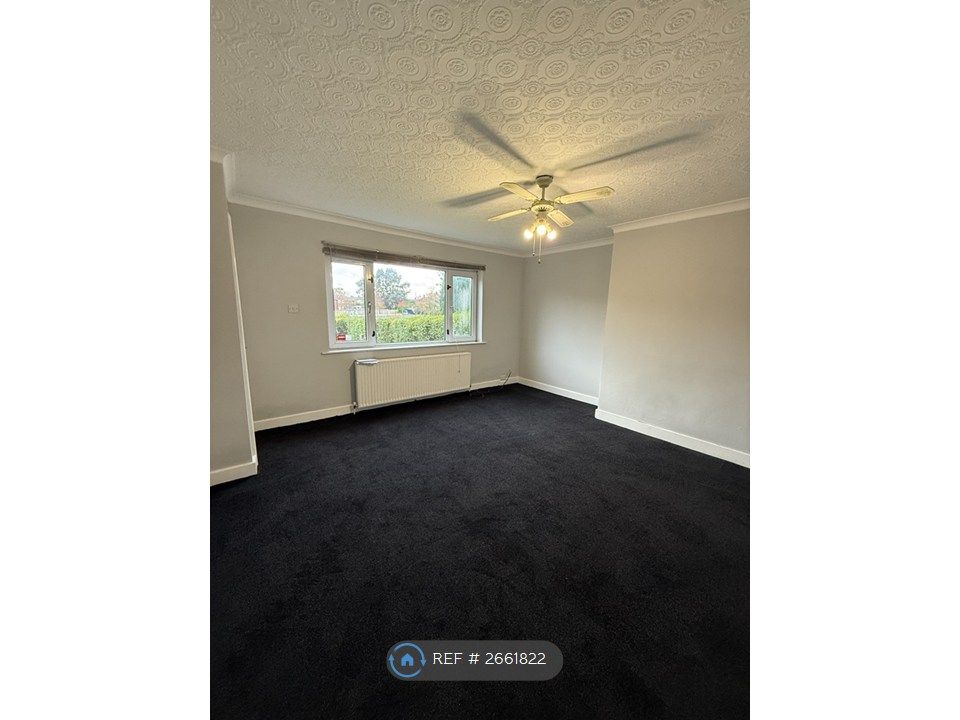 Property photo 3 of 9 Living Room