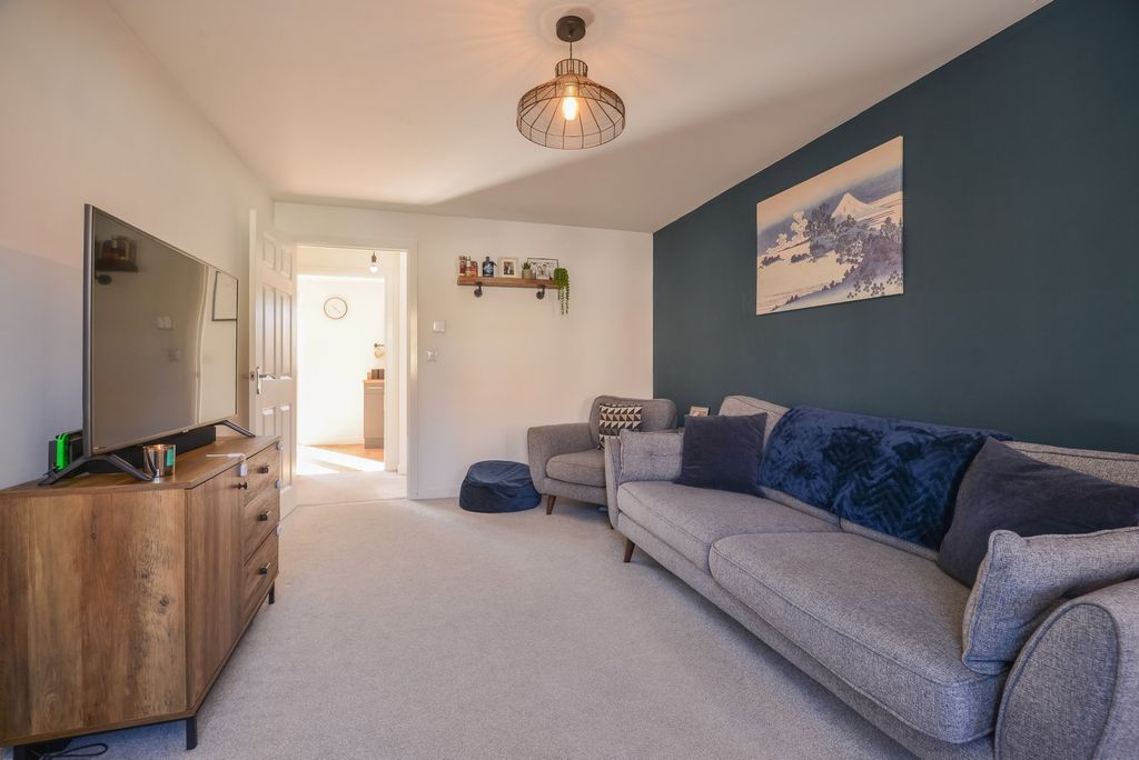 Property photo 3 of 25