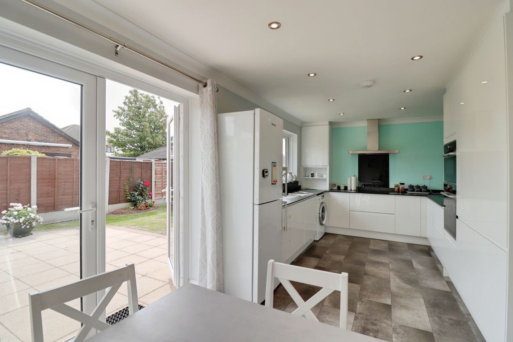 Property photo 2 of 15 9