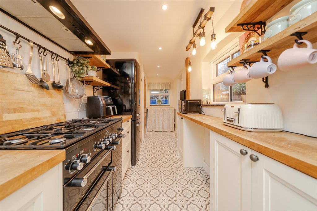 Property photo 3 of 23 Kitchen