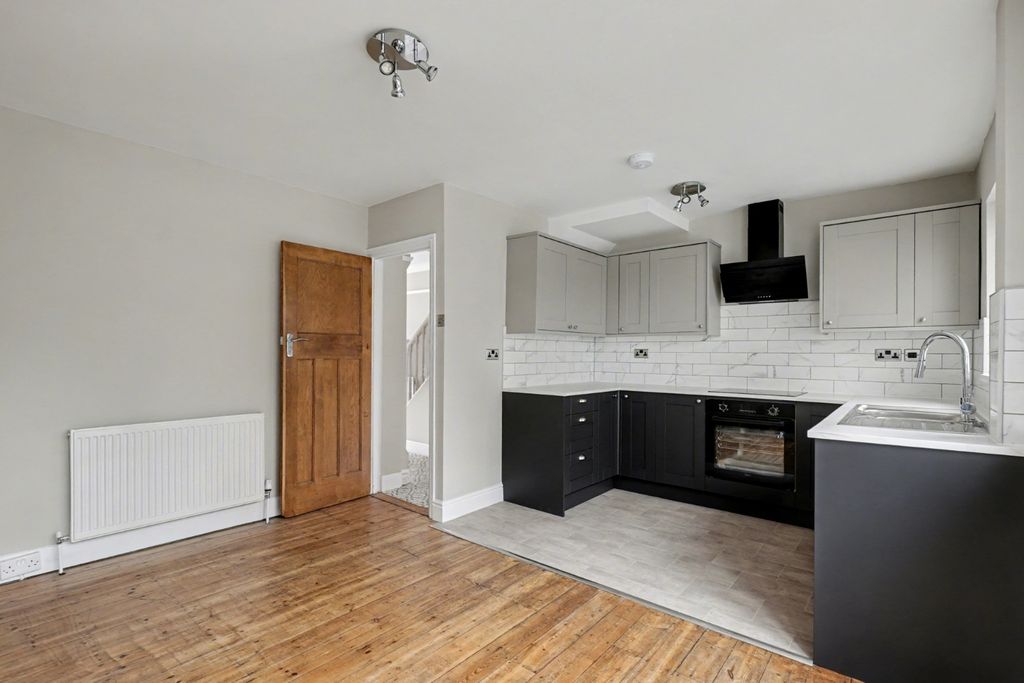 Property photo 3 of 18 4380917