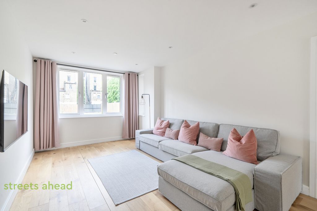Property photo 2 of 17 F8943c7B-1B3A-4Cf...
