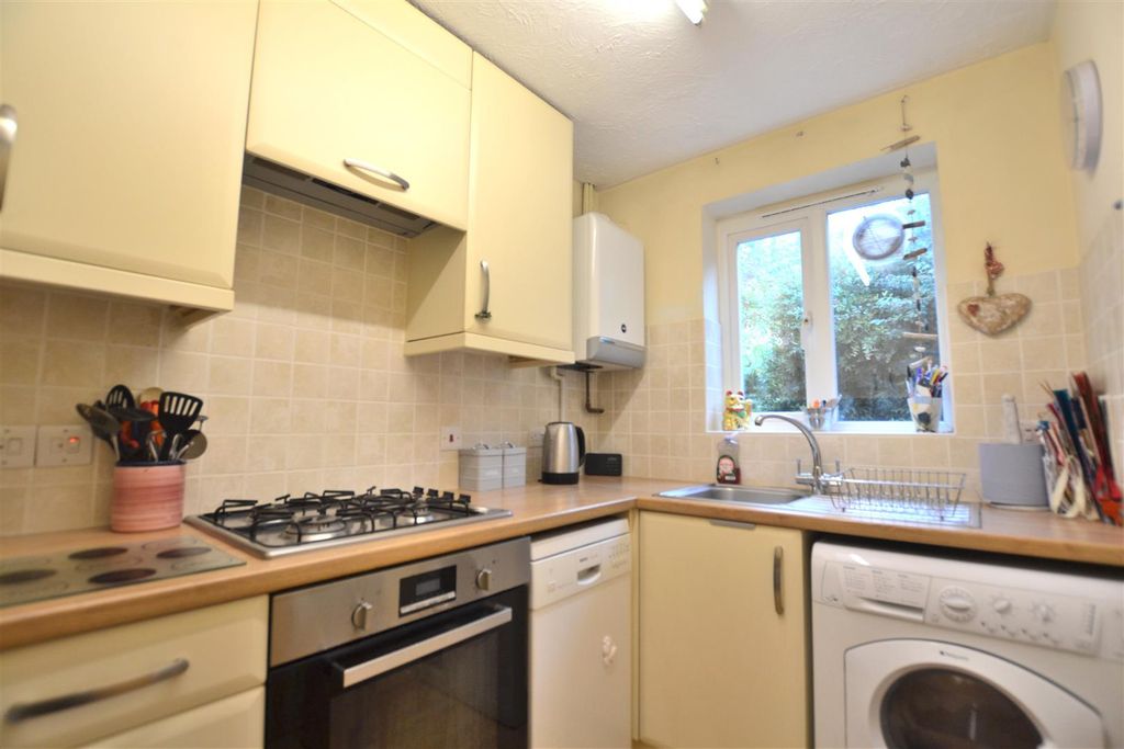 Property photo 3 of 11 Kitchen.Jpg