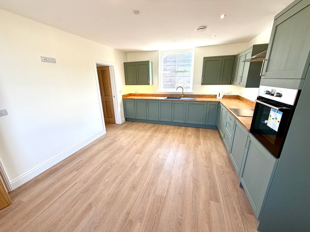Property photo 3 of 16 Kitchen/Breakfast Room