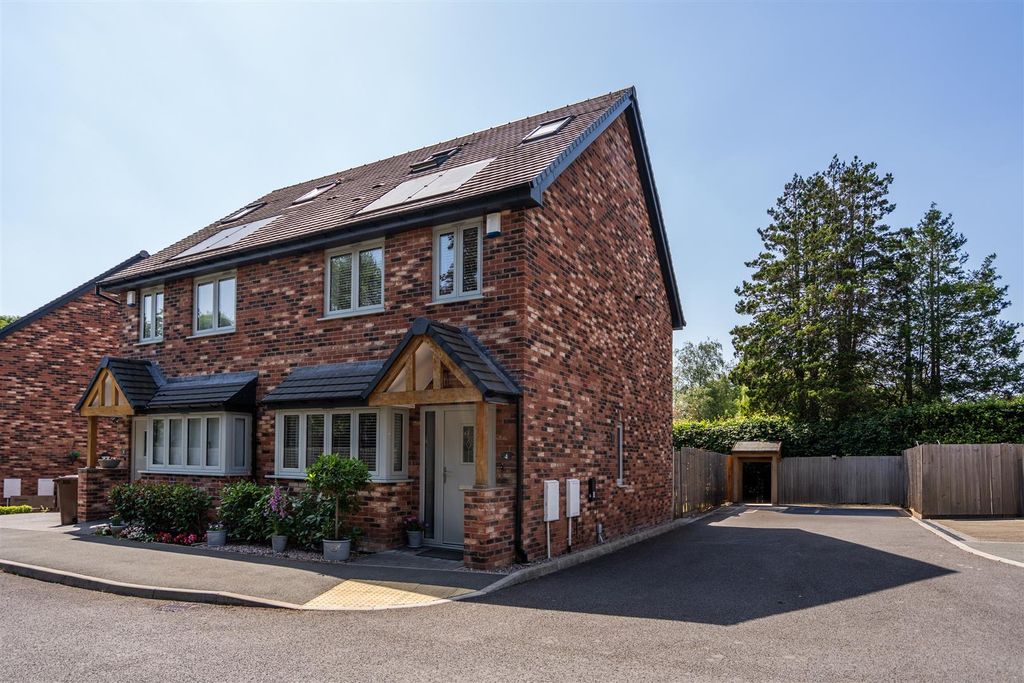 Property photo 1 of 14 4 Kingsley Gardens_16.Jpg