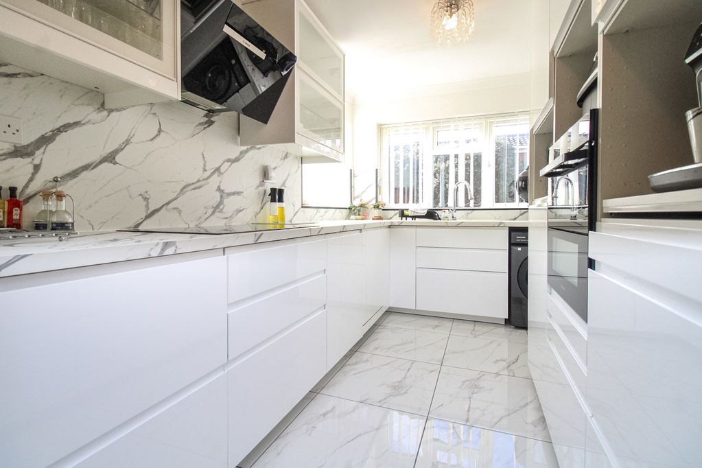 Property photo 3 of 13 Kitchen