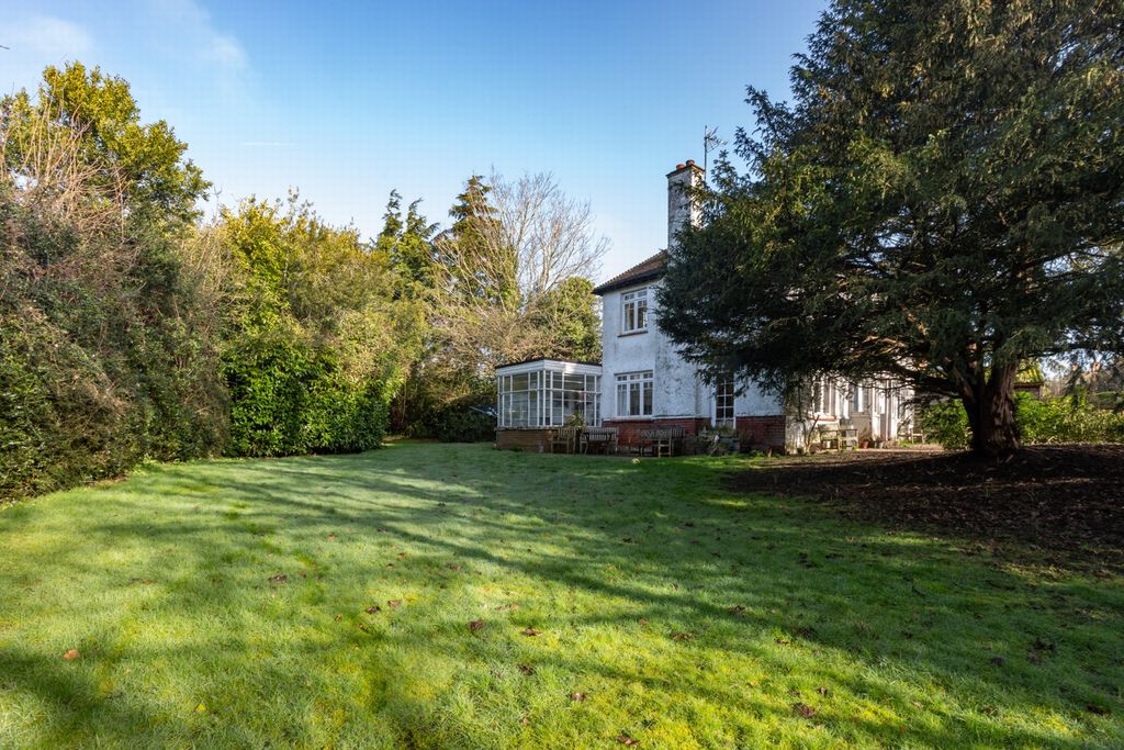 Property photo 2 of 19 Gardens